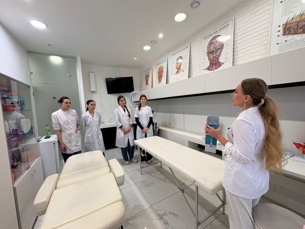 Преподаватели курса по контурной пластике губ