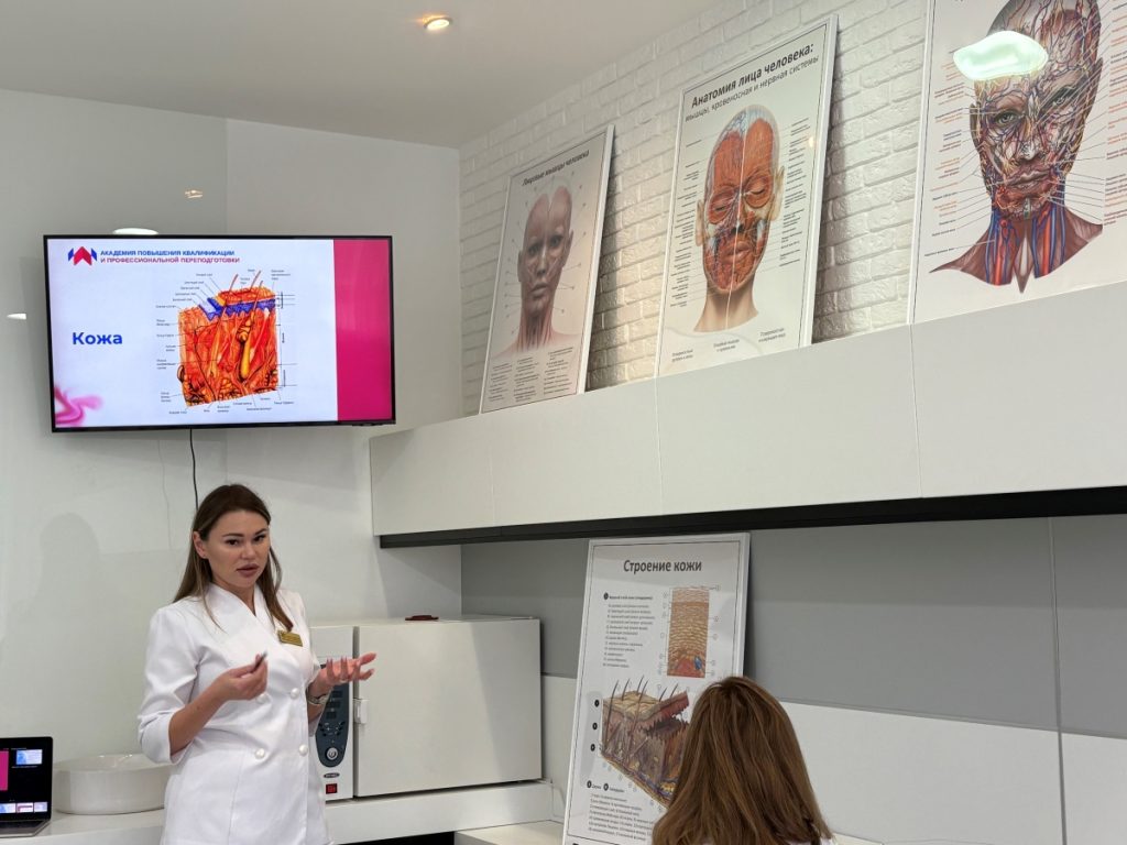 Кто обучает контурной пластике нижней челюсти и подбородка?