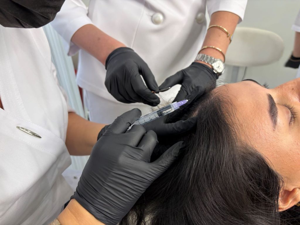 Кто ведет курс по мезотерапии?