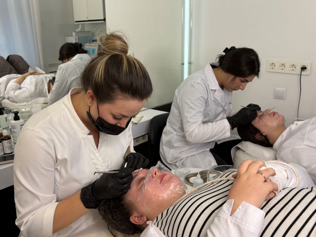 Место проведения курса переподготовки по косметологии