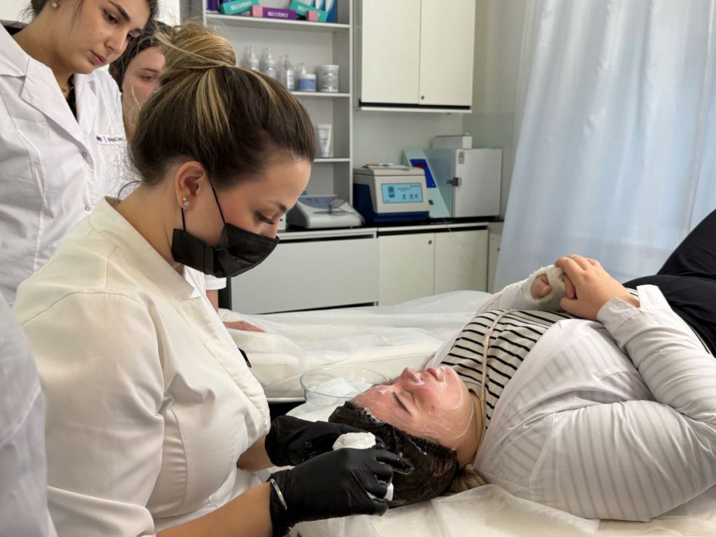 Что может делать медсестра в косметологии?