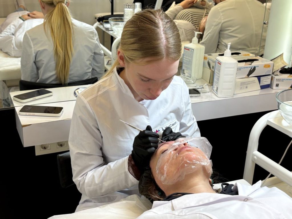 Дата и место курса переподготовки на медсестру в косметологии