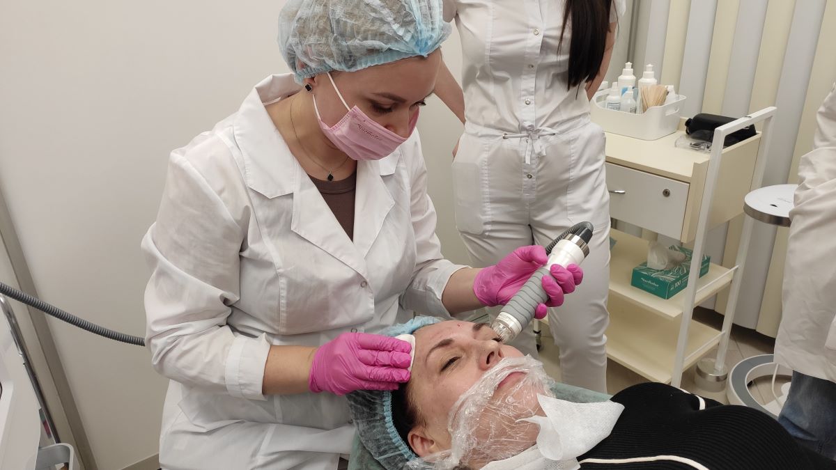 Медицинская сестра в косметологии: полный гид по профессии