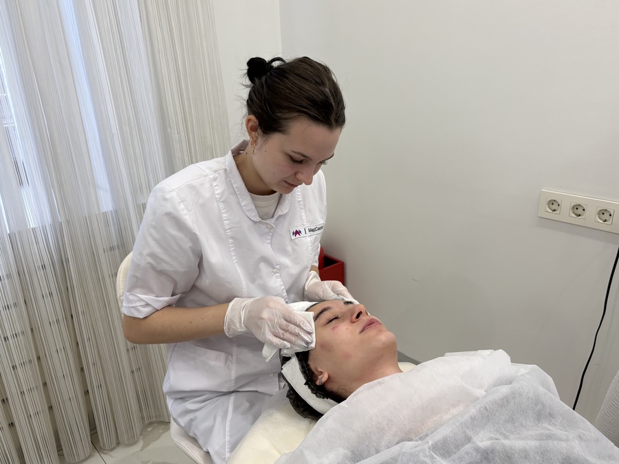 Сколько зарабатывает специалист эстетической косметологии