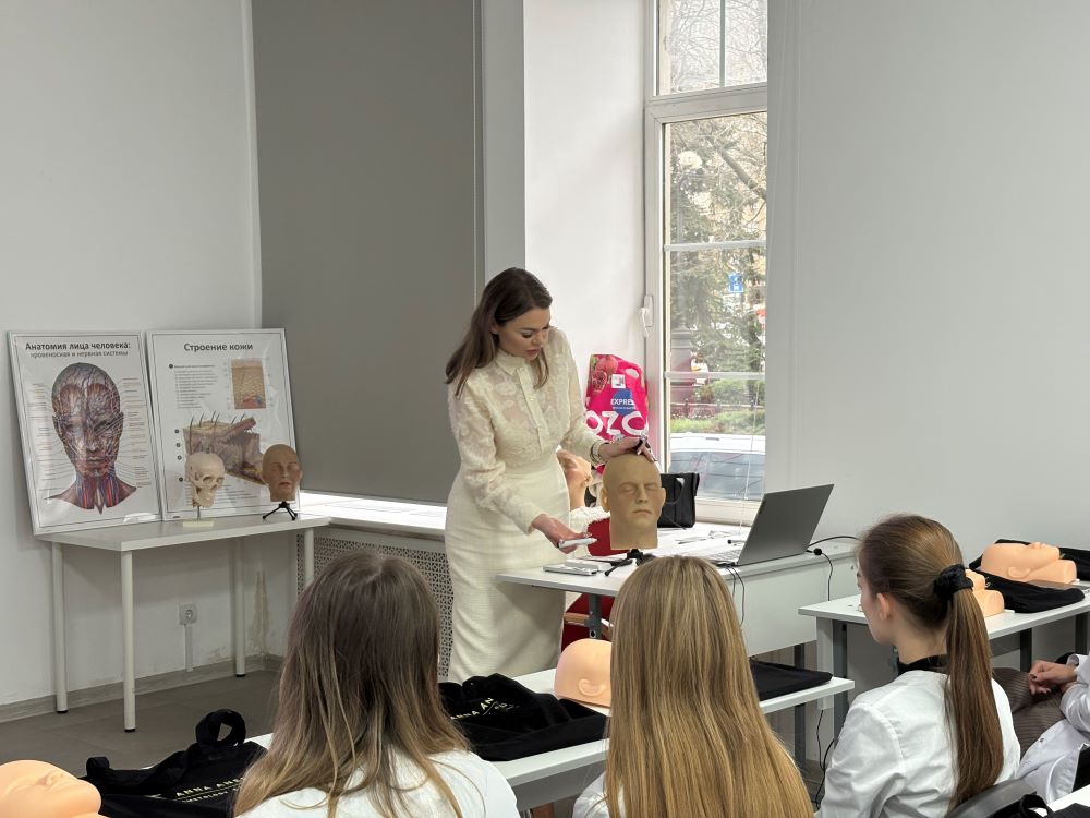 Где обучаться контурной пластике губ?