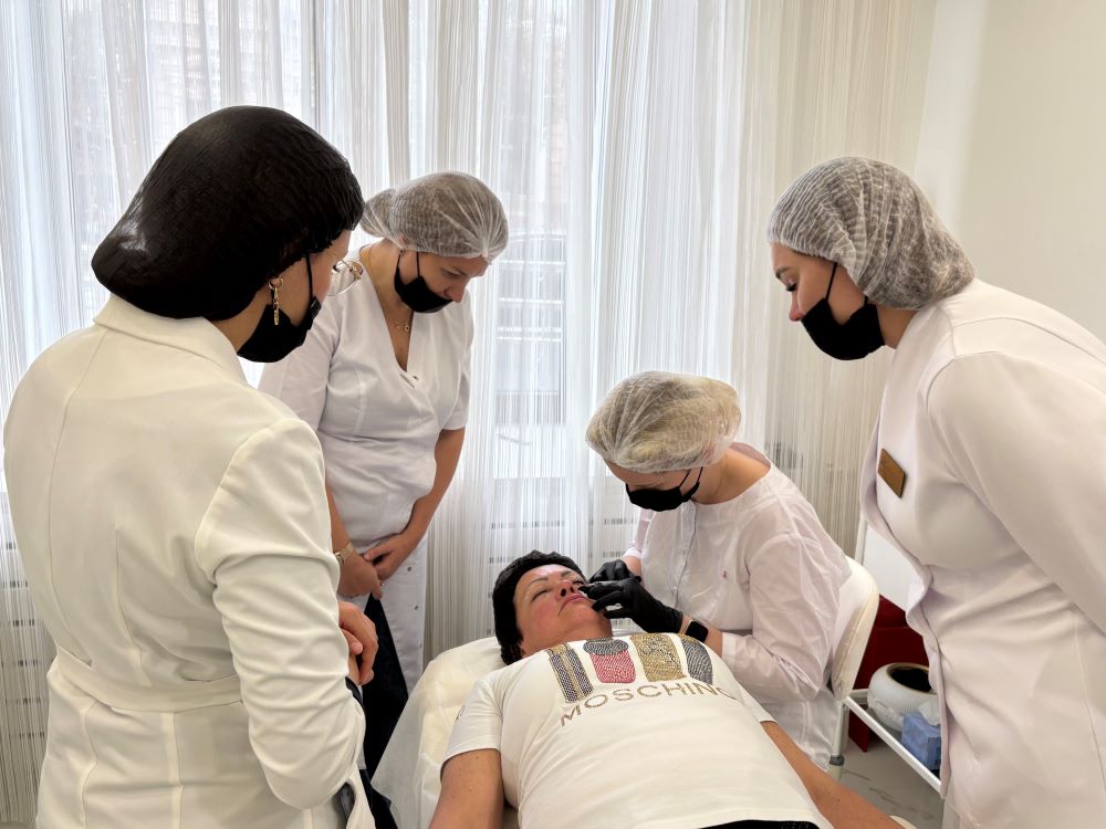 Ботулинотерапия: что это, как появилась и как ей научиться