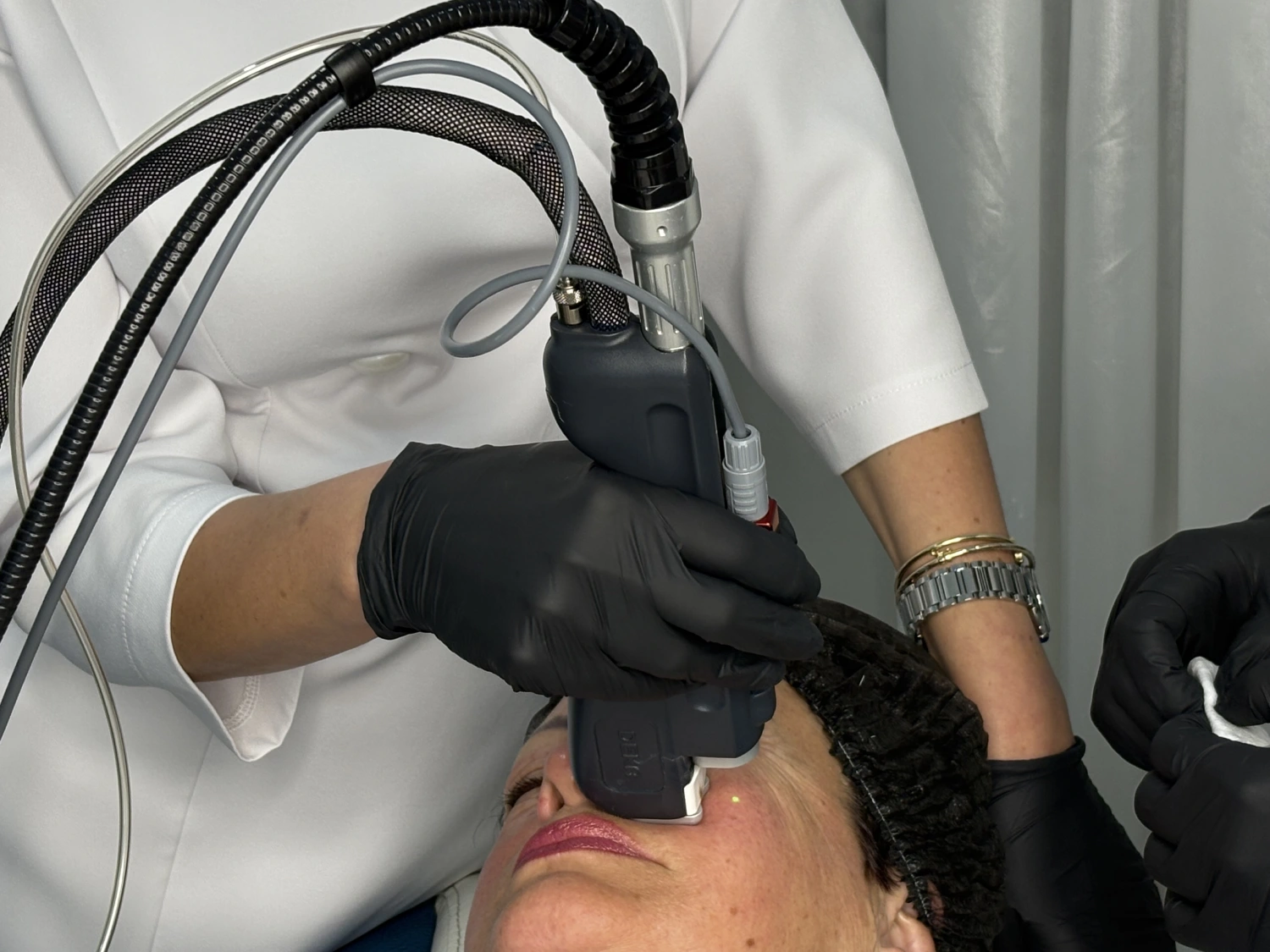 Аппаратная косметология кожи лица