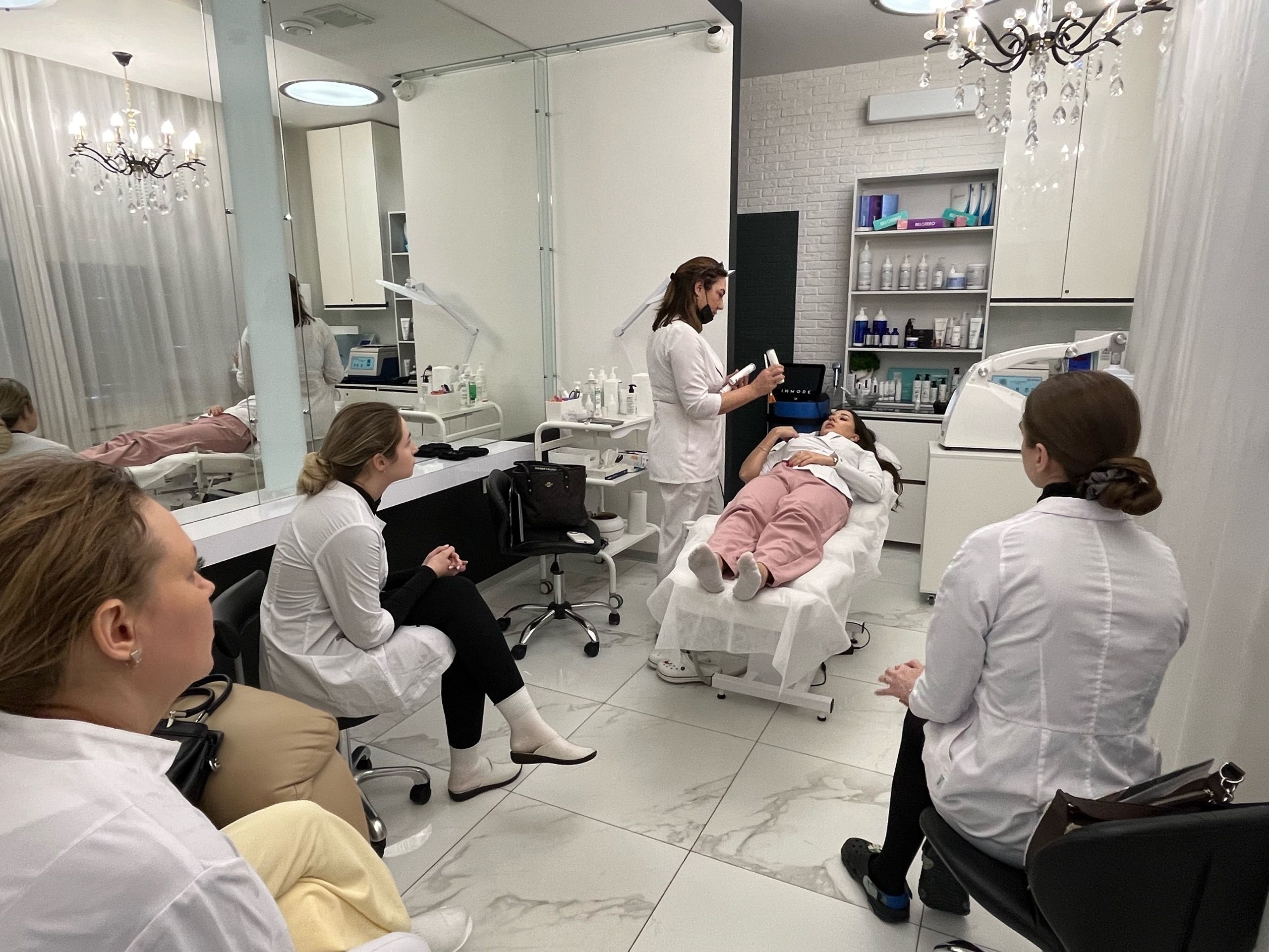 Как возраст влияет на выбор препарата для биоревитализации?